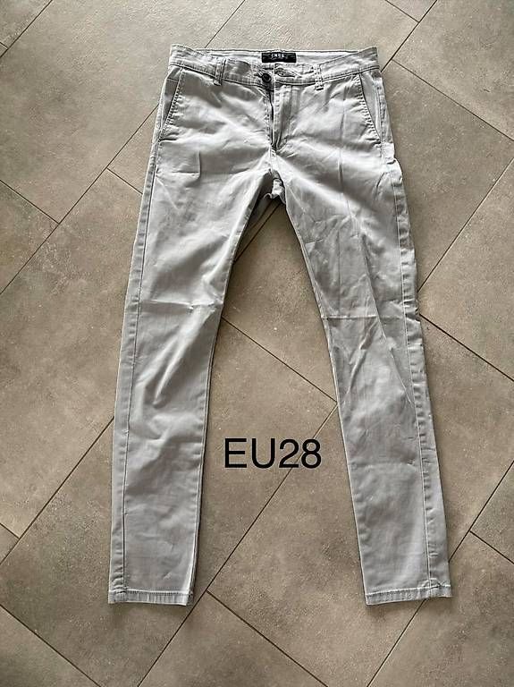 Lotti di vestiti: Männerkleider – Usato da Schönenberg TG venduto da san_8qw6 1