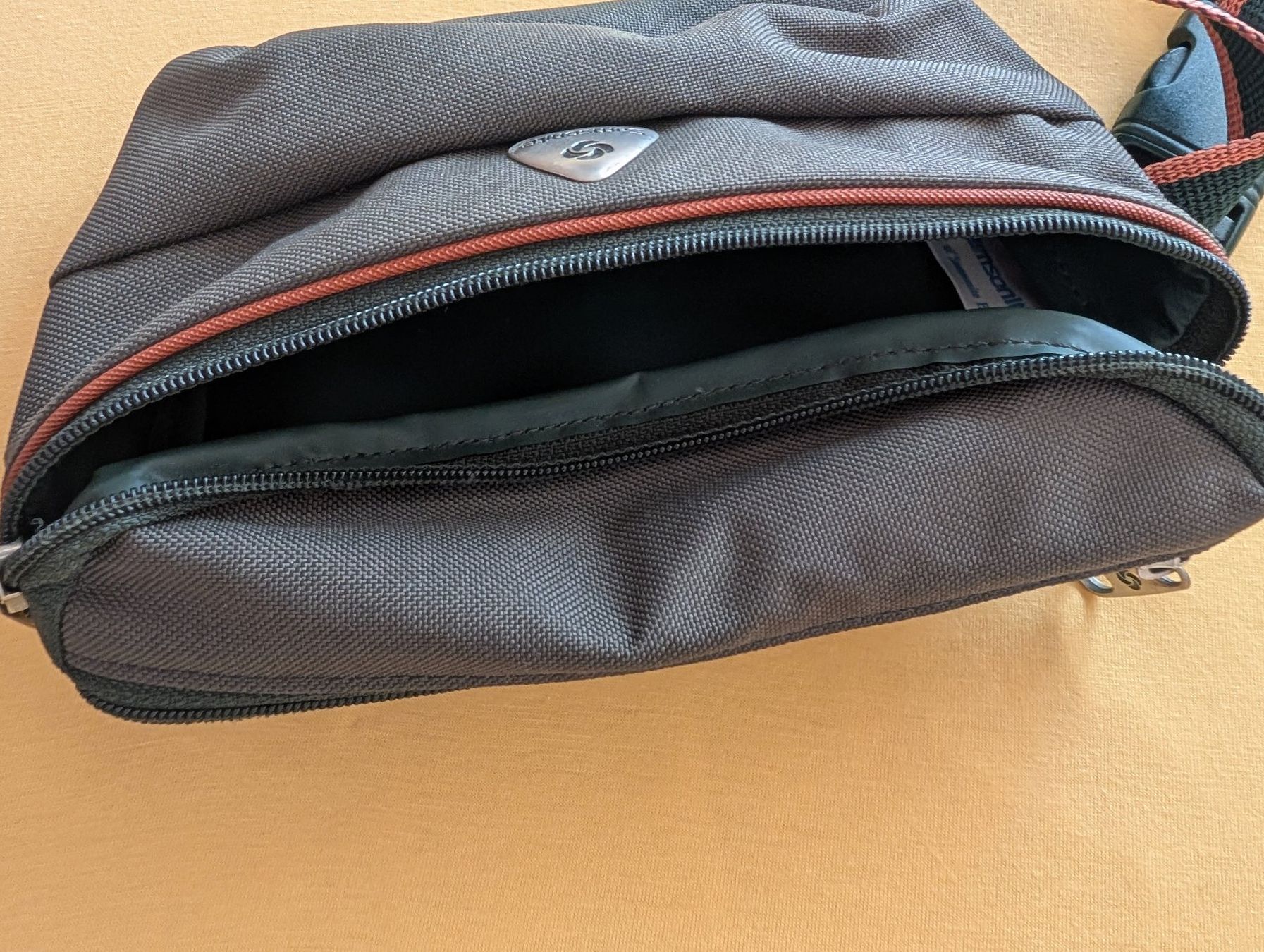 Samsonite Borse: Samsonite Bauchtäschli grün – Usato da Stans venduto da Magas 1