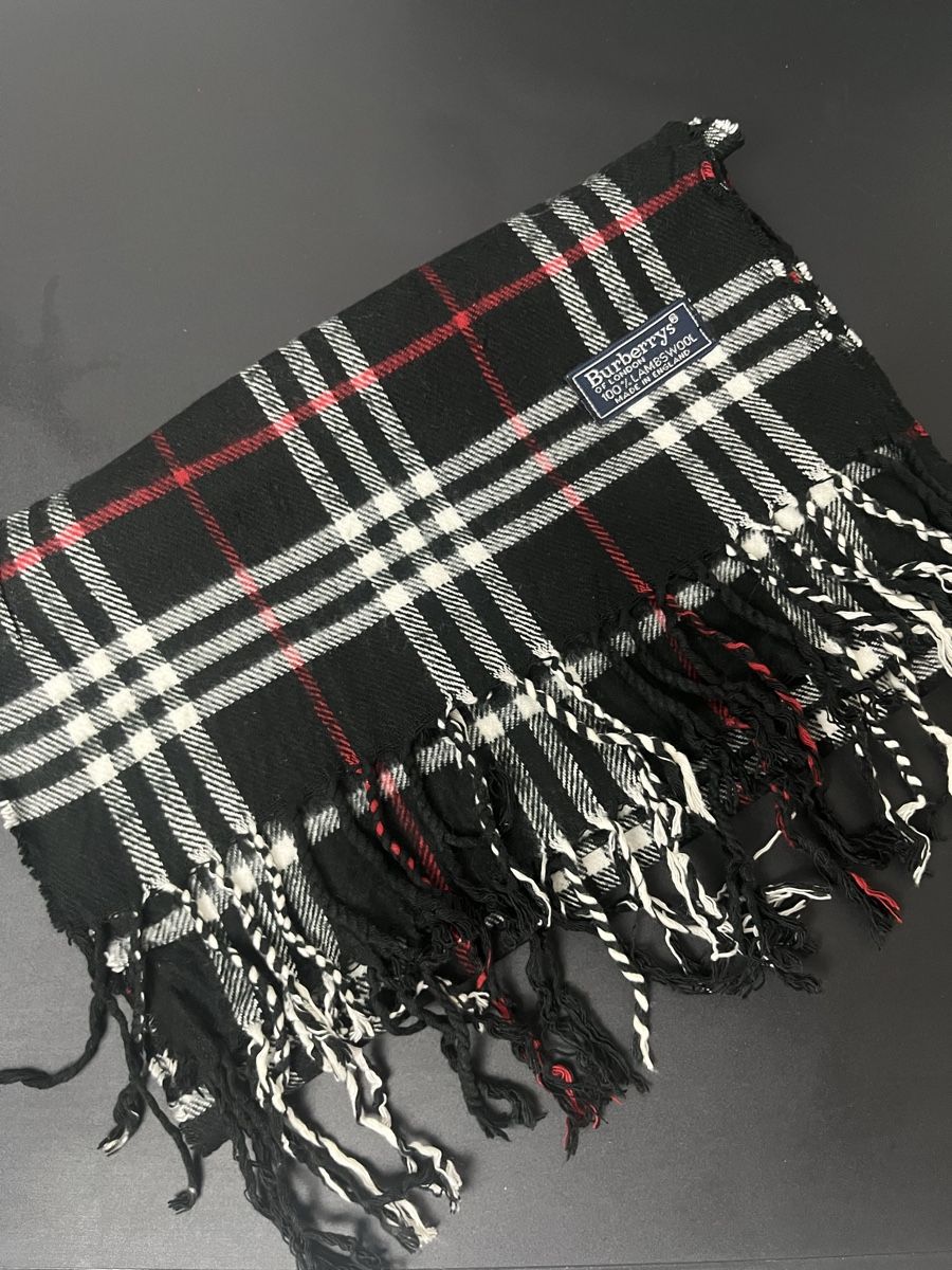 Burberry Foulard & Sciarpe: Écharpe Burberry 100% Laine noir – Nuovo (secondo la descrizione) da Les Avanchets venduto da lunedeneige.shop