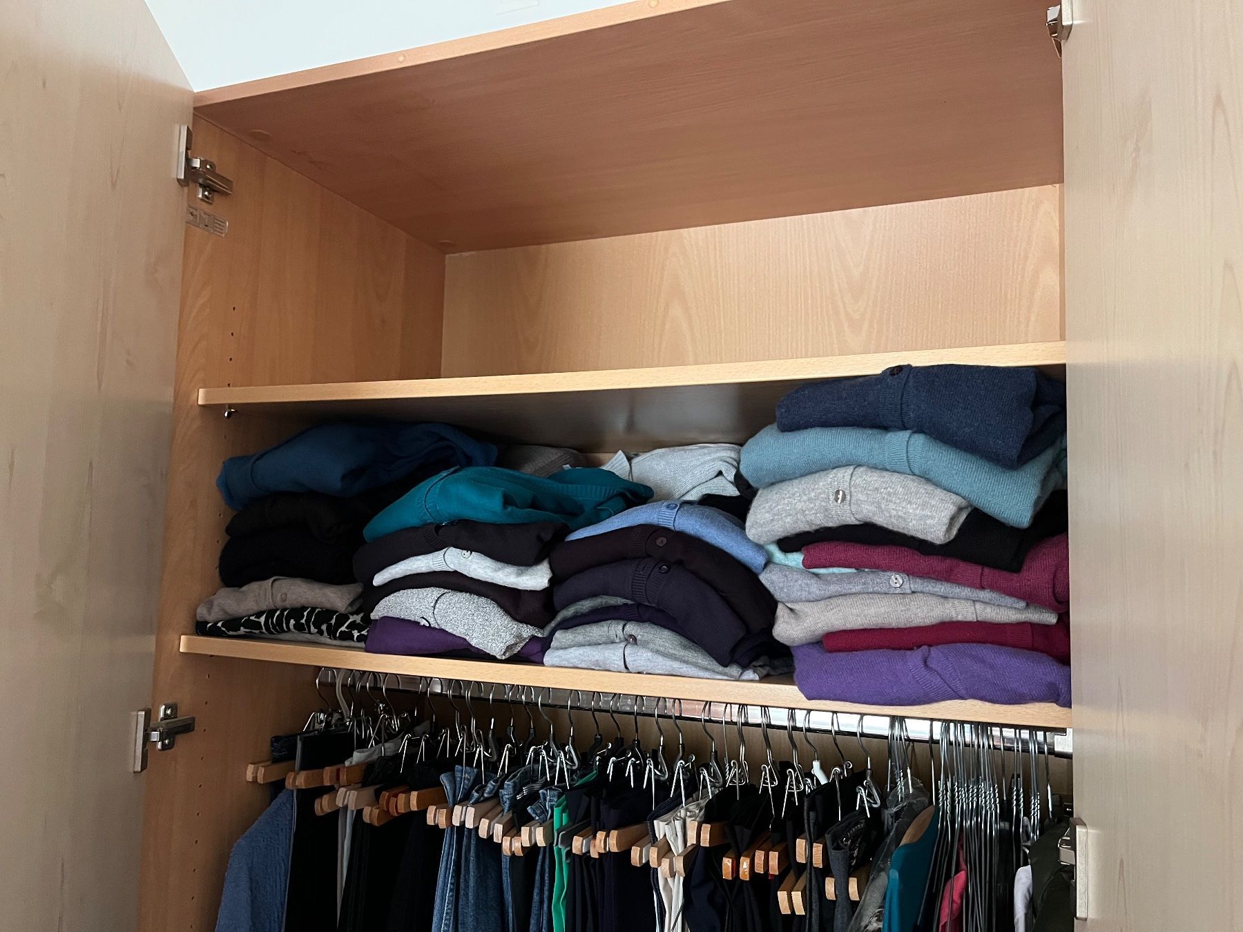 Schränke: Kleiderkasten – Gebraucht aus Aeugst am Albis von Samothy 8