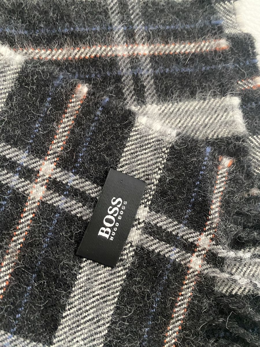 Hugo Boss Sciarpe: Hugo Boss Wolle Schal – Usato da Opfikon venduto da Luis144 2