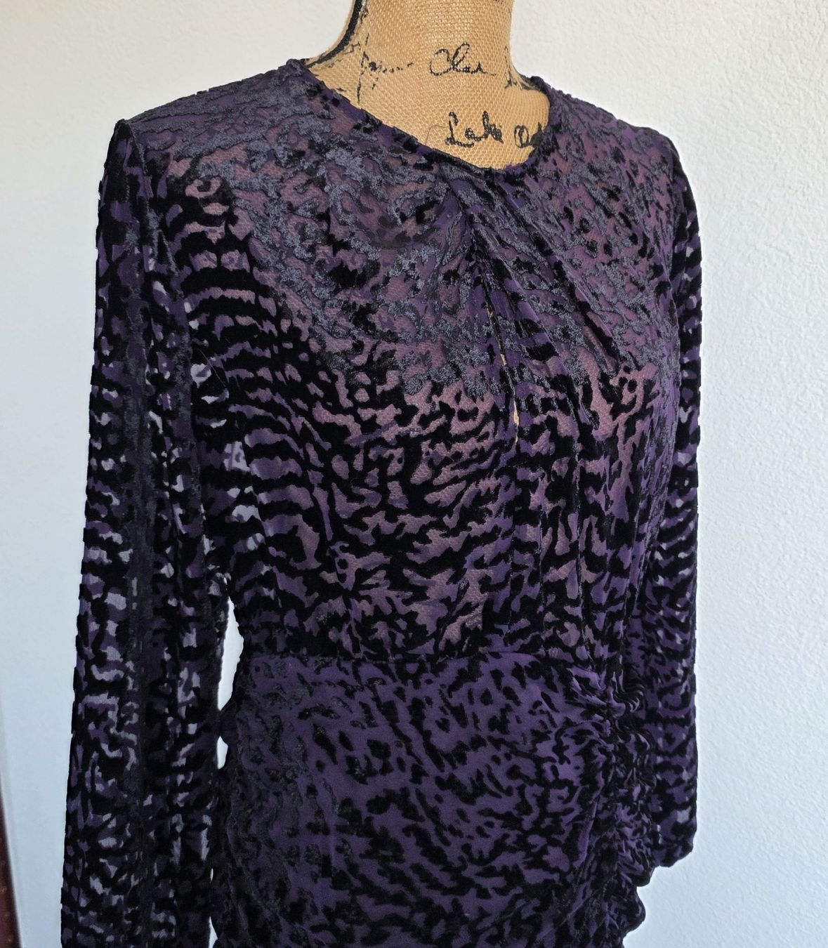 Mango Vestiti: Elegantes Samt Kleid von Mango, Grösse M – Nuovo (secondo la descrizione) da Rheinsulz venduto da Gilea 4