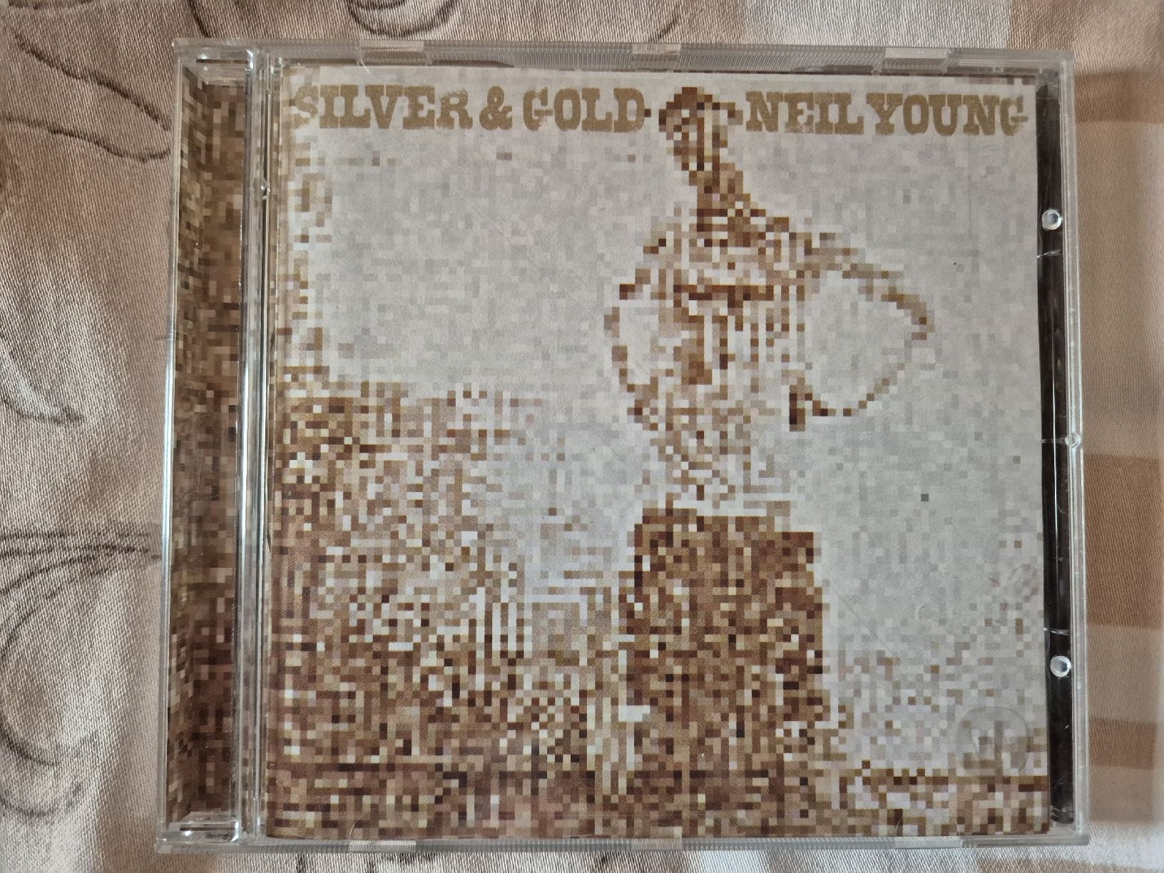 CD: Neil Young - Silver & Gold CD - Top Zustand! – Usato da Zuoz venduto da engadinerbuab