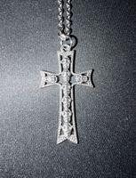 Collier croix argenté crânes