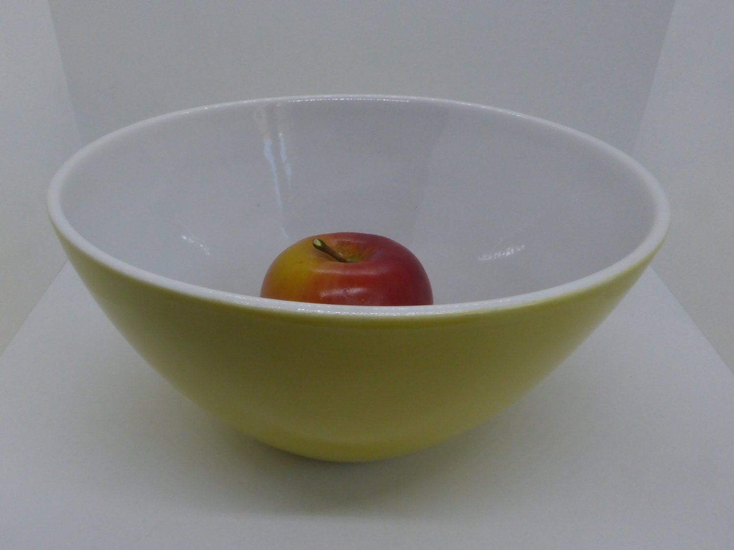Rössler Ciotole: Rössler saladier diamètre 22 cm jaune et blanc – Usato da Porrentruy venduto da Kim017