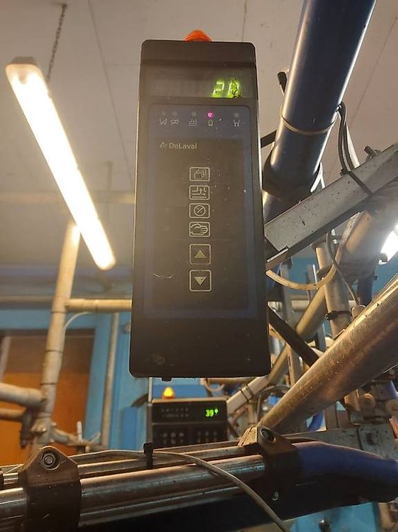 Melkstand de laval inkl. Futterstation evtl. Milchtank 4