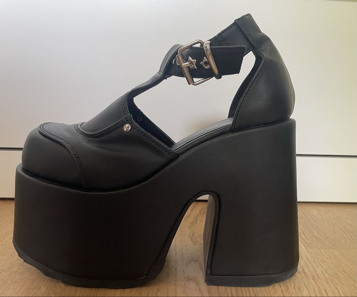 Scarpe da donna: platformes Demonia Camel-103 – Usato da Confignon venduto da m_w3