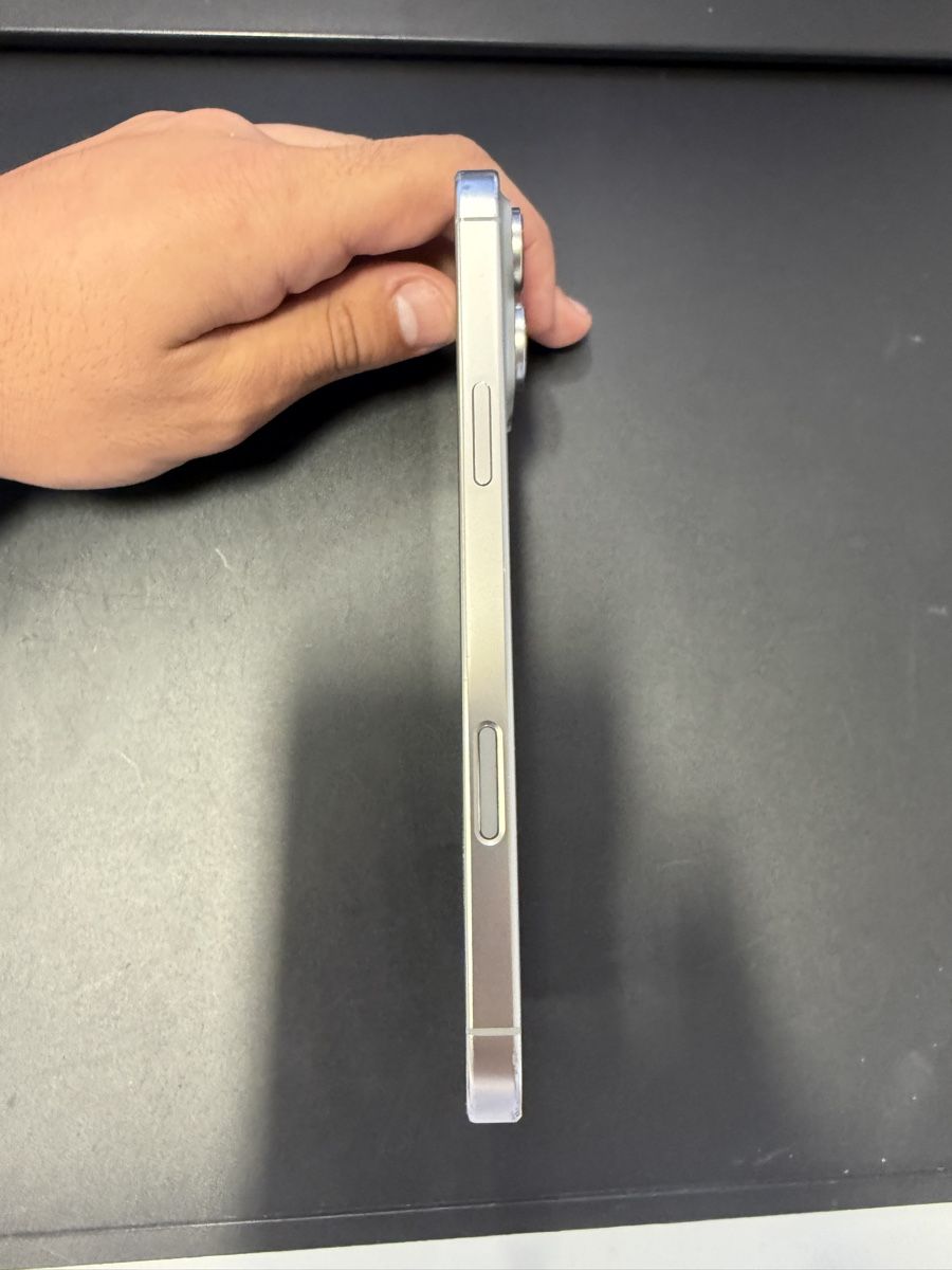 Apple Telefoni cellulari / Smartphones: Apple iPhone 16 Pro Max Titan 256 GB – Usato da Adliswil venduto da Grd.092 3