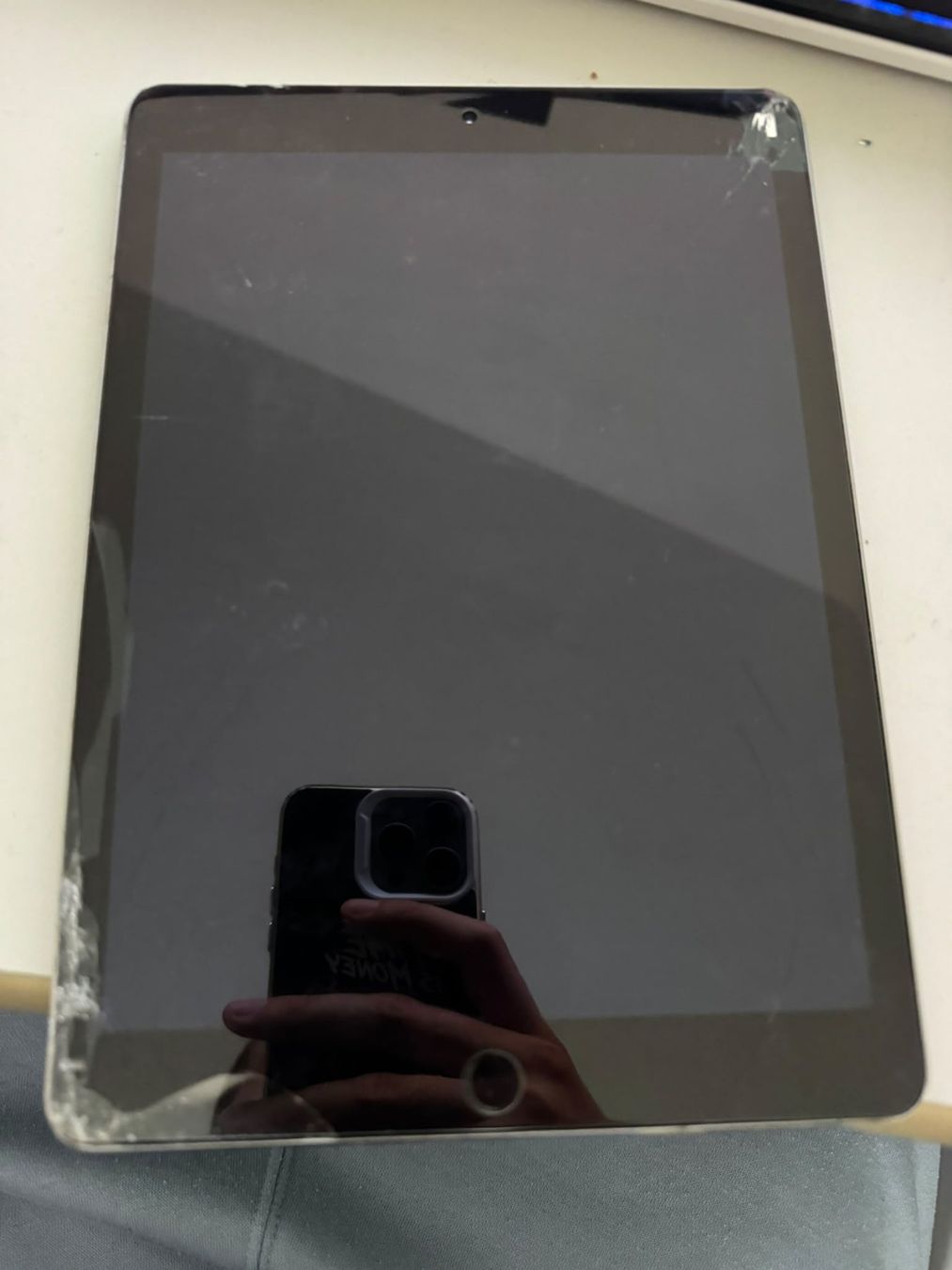 Apple Tablet PC: Ipad Air 2 - A1566 - icloude – Difettoso da Olten venduto da HoYa01 1