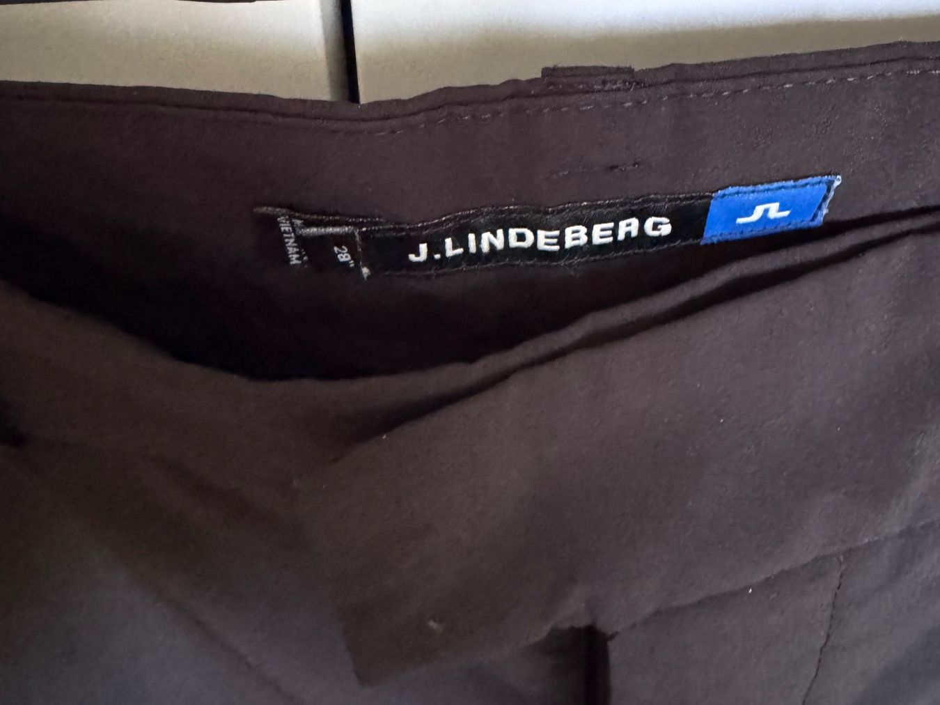 Lindeberg Pantaloni: J.Lindeberg Golf-Shorts schwarz – Usato da Itingen venduto da Beroce 1