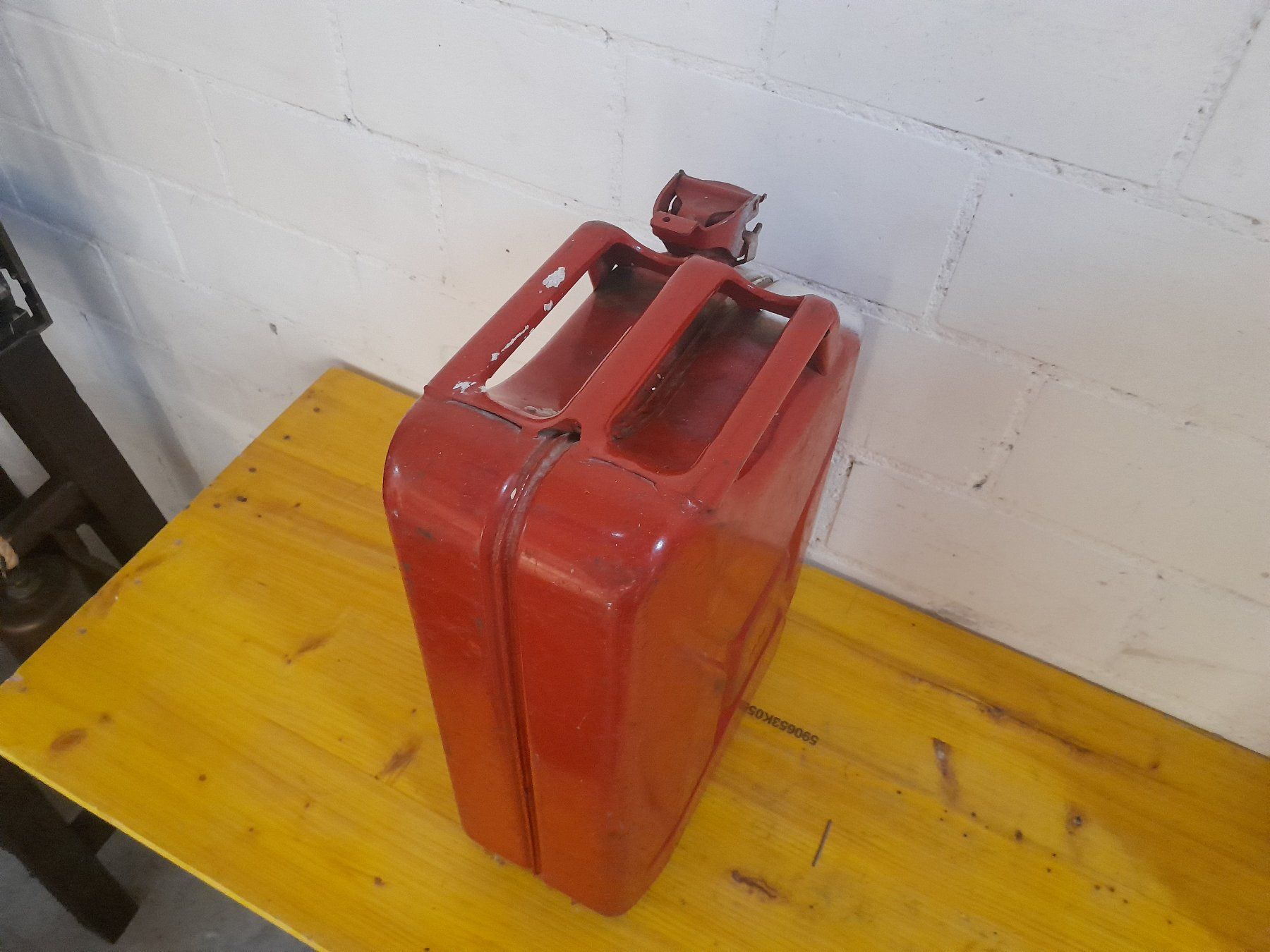 Taniche per benzina: Benzinkanister 20L (1979) – Usato da Zürich venduto da raphahello 4