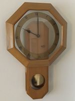 Wanduhr mit Pendel / Holz