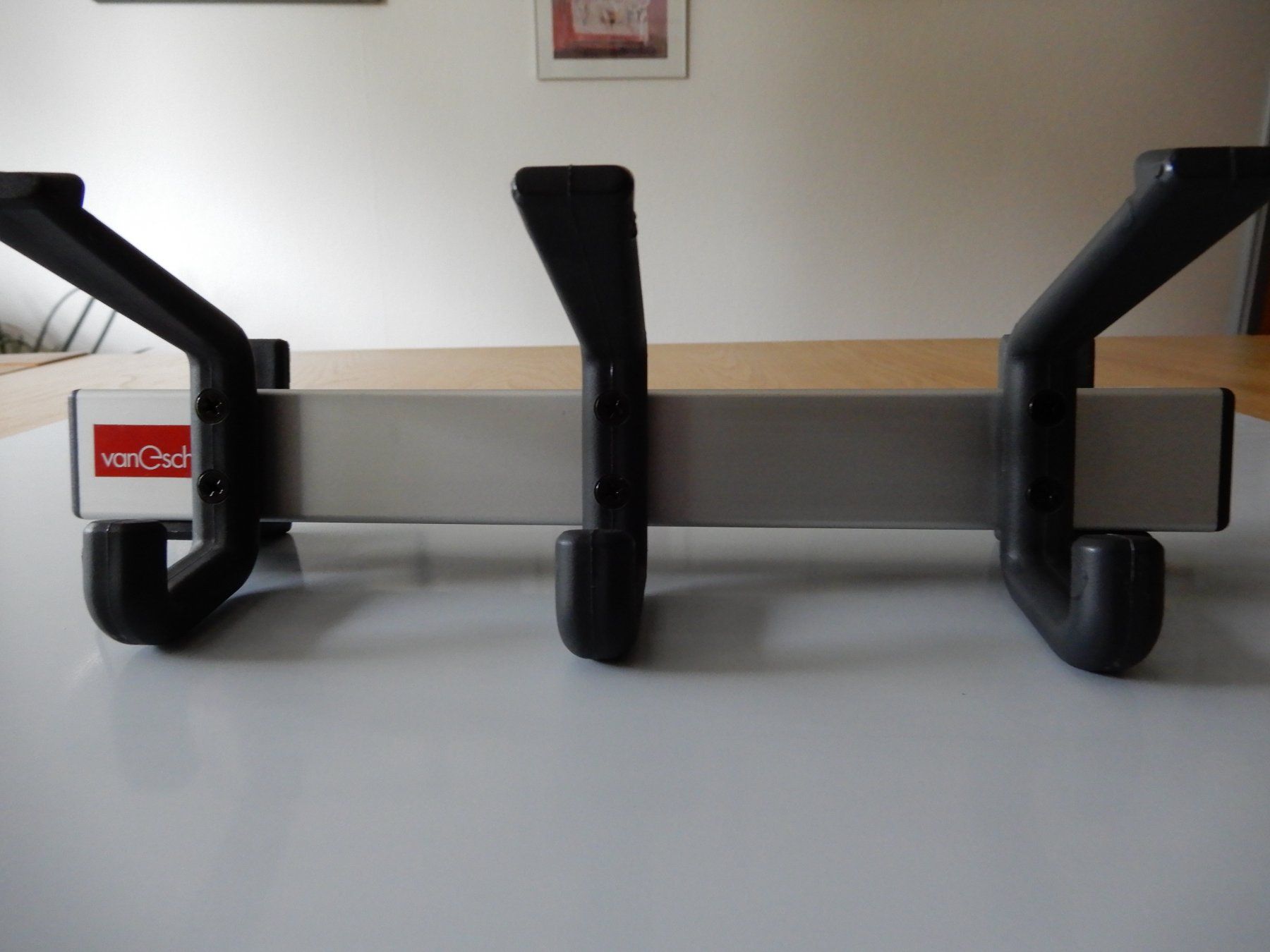 Garderobe: Garderobe von "van Esch" mit drei Haken – Neu (gemäss Beschreibung) aus Rapperswil SG von Seppi77