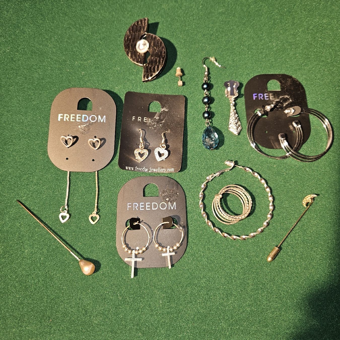Altri gioielli: Schmuck-Konvolut, Ohrringe, Broschen, Modeschmuck, Silber, – Usato da Kriens venduto da gra_fhn7