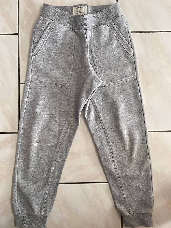 Hosen: Vend training divers marques enfant – Gebraucht aus Morrens VD von gia_sfs5 3