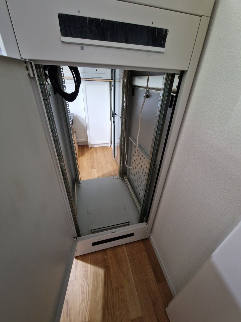 Racks & Ständer: DATACON Server/Netzwerk Rack – Gebraucht aus Schaffhausen von tdd_yds8 3