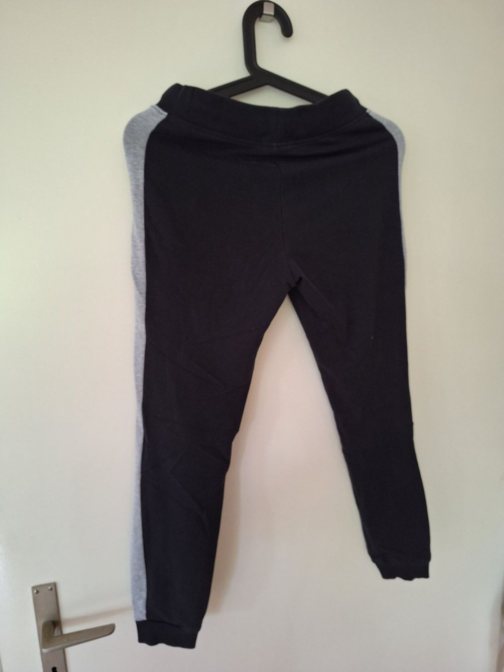 C&A Pantaloni: Schwarze Jogginghose, Grösse 146 – Usato da Aesch BL venduto da sar_j59l 1