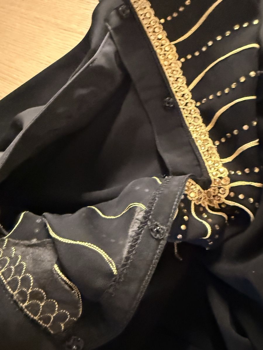 Vestiti: Schwarze Abaya kaftan mit Goldmuster neu 40 onesize – Nuovo (secondo la descrizione) da Staad SG venduto da Chirrari 7