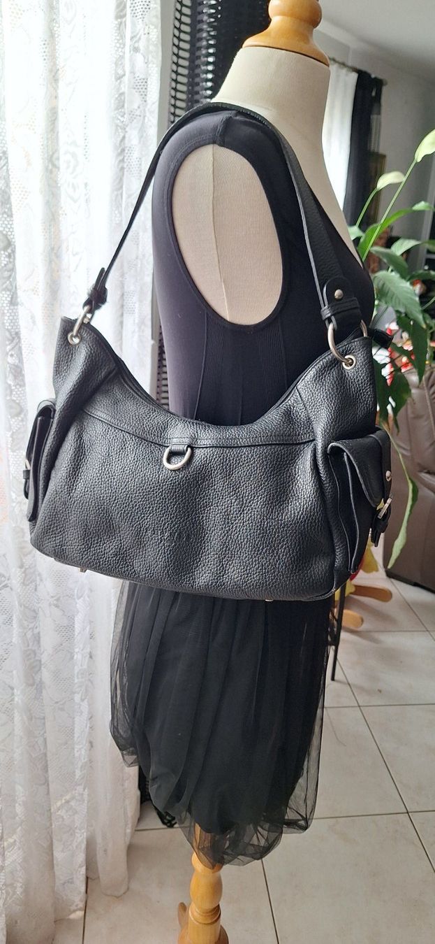 Borse da donna: Sac Phynes cuir noir – Usato da St-Triphon venduto da Jldr0