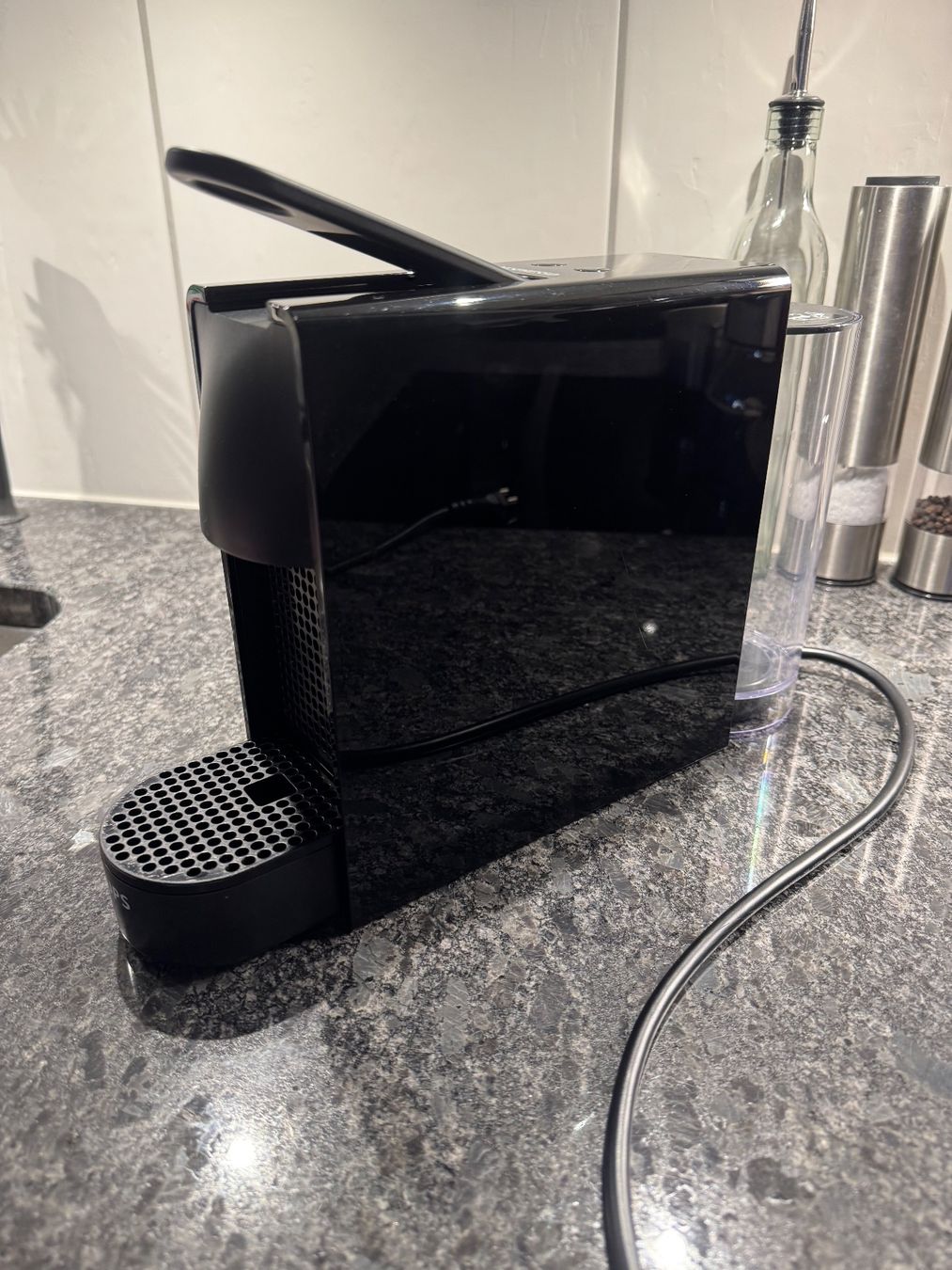 Nespresso Kaffeemaschinen & Espressomaschinen: Nespresso Krups Essenza Mini Schwarz – Gebraucht aus Balsthal von mama_joes 2