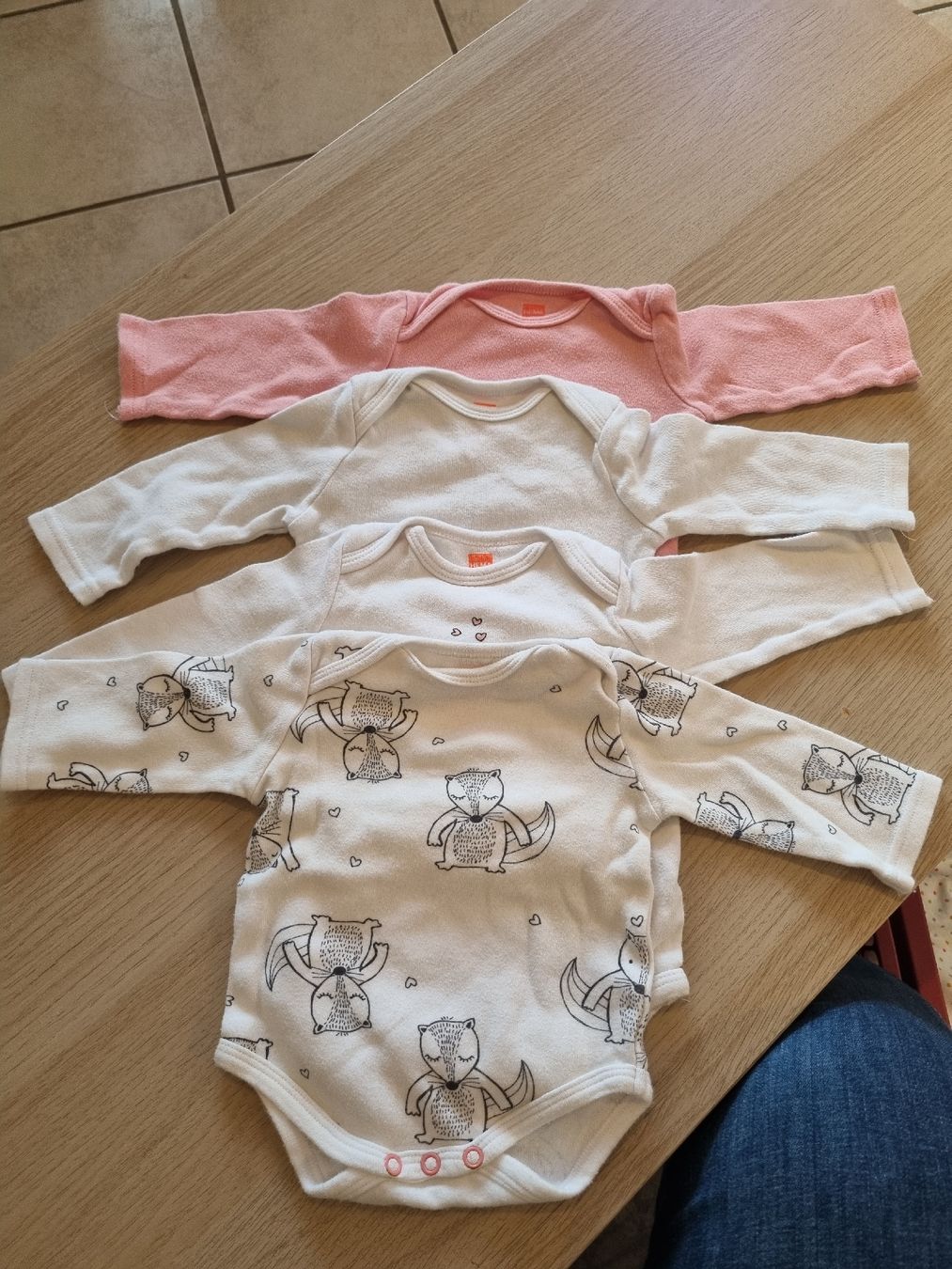 Lotti & Set di vestiti: Langarmbody gr 50 /56 – Usato da Kienberg venduto da c.barelds