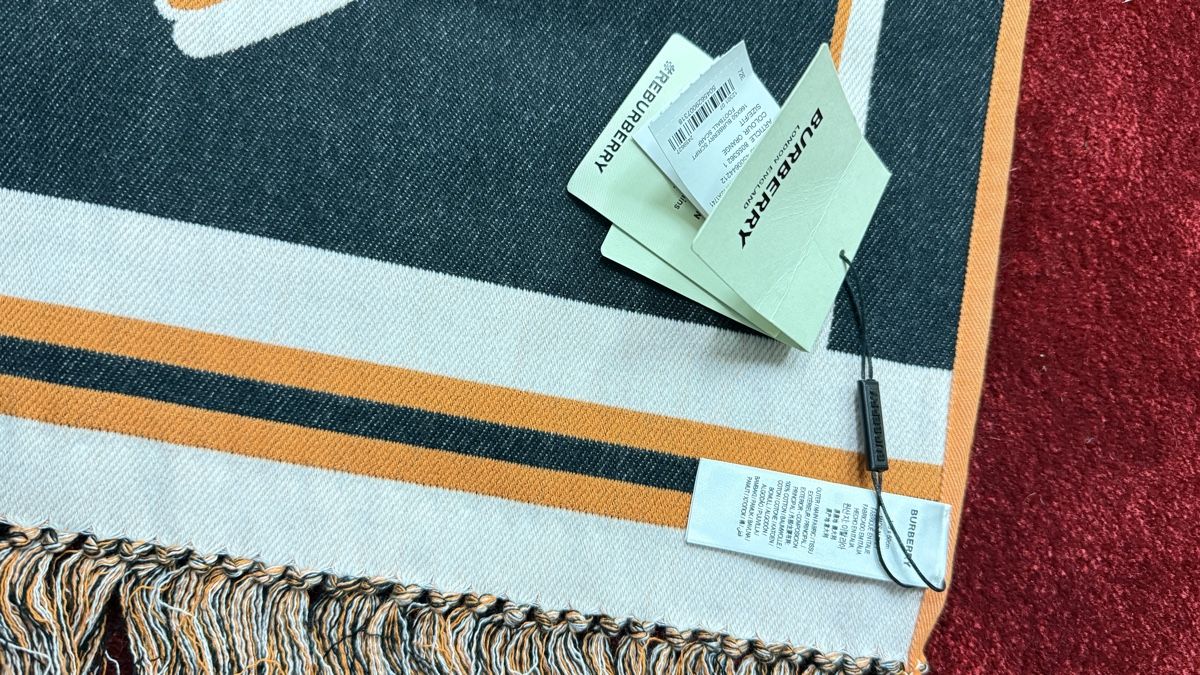 Burberry Foulard & Sciarpe: Burberry Schall neu – Nuovo e nell'imballaggio originale da Lachen SZ venduto da HelvetiaLuxury 5