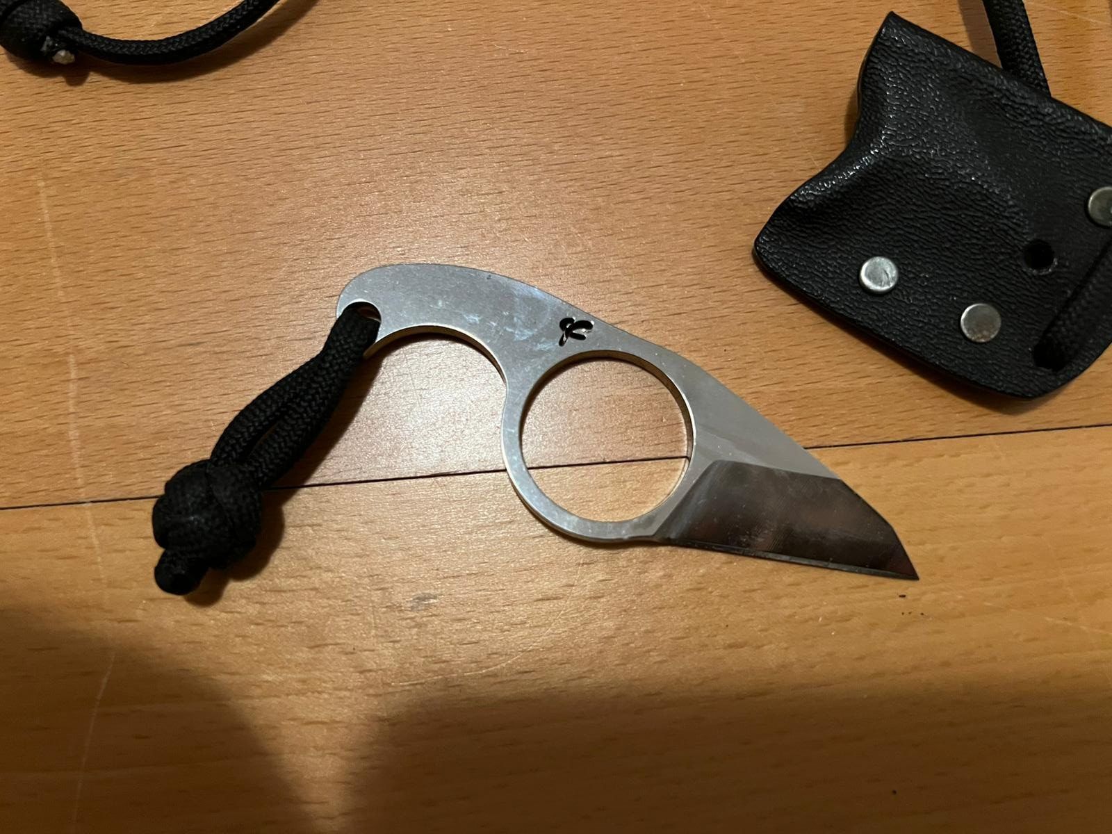Coltellini militari: Fred Perrin Shark Tooth – Nuovo (secondo la descrizione) da Zürich venduto da Julio_Vaquero