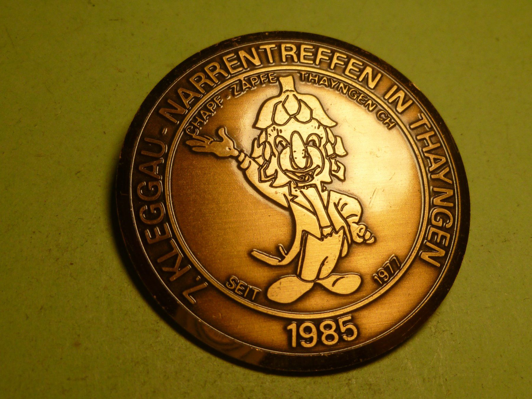 Plaketten & Abzeichen: THAYNGEN 1985 GOLD – Gebraucht aus Ried (Muotathal) von Mandarin02