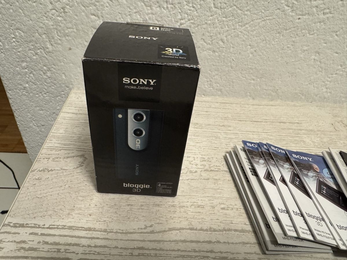 Sony Fotocamera: SONY Mobile HD Snap Camera Bloggie 3D MHS-FS3 – Usato da Zunzgen venduto da milesdavis76 1
