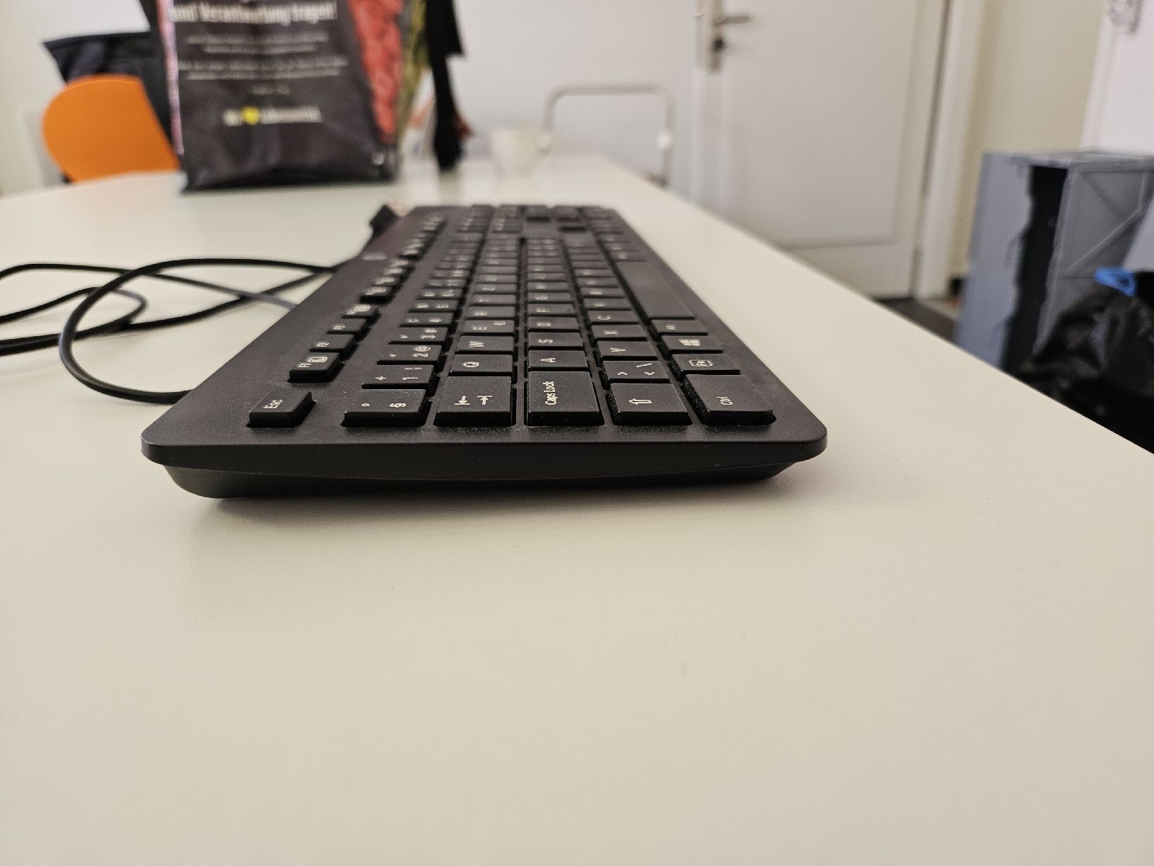 Hewlett Packard Tastiere: HP Tastatur - USB Kabel – Nuovo (secondo la descrizione) da Zürich venduto da zweistein03 1