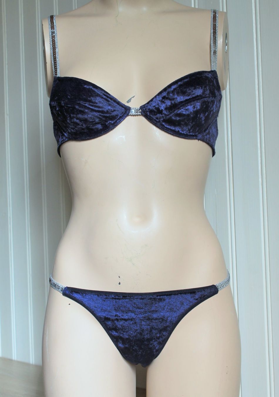 Altra biancheria intima: elegantes Dessous Set BH + STRING aus Samt  32/34 70A – Usato da Rebstein venduto da QuasarVincent