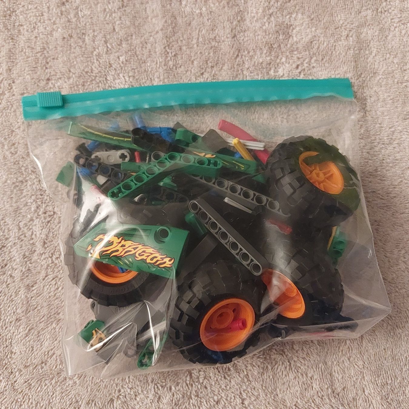 Lego Kit di costruzioni: LEGO 42149 – Usato da Uetikon am See venduto da Peter_von_Lanthen 1