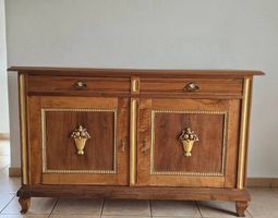 Grand buffet vintage en bois à décors dorés