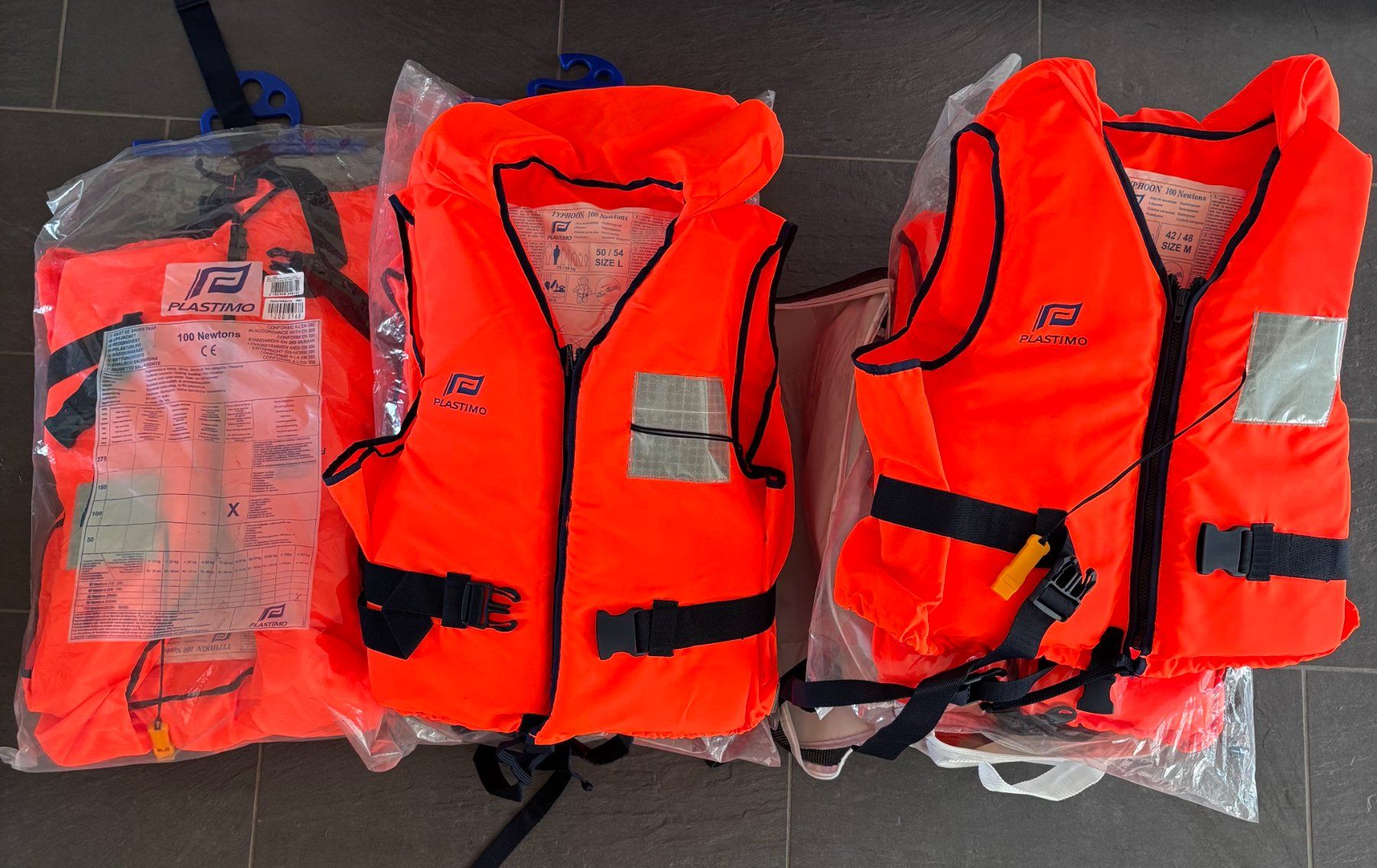 Giubbotti di salvataggio: Rettungsweste/Schwimmweste Plastimo Typhoon 100 Newtons – Nuovo e nell'imballaggio originale da Altendorf venduto da gysaeng