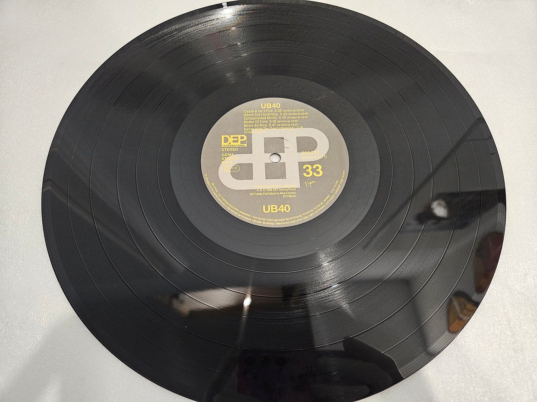Dischi in vinile: UB40 – UB40 (LP, Reggae) – Usato da Uster venduto da Vinyl-Leidenschaft 5