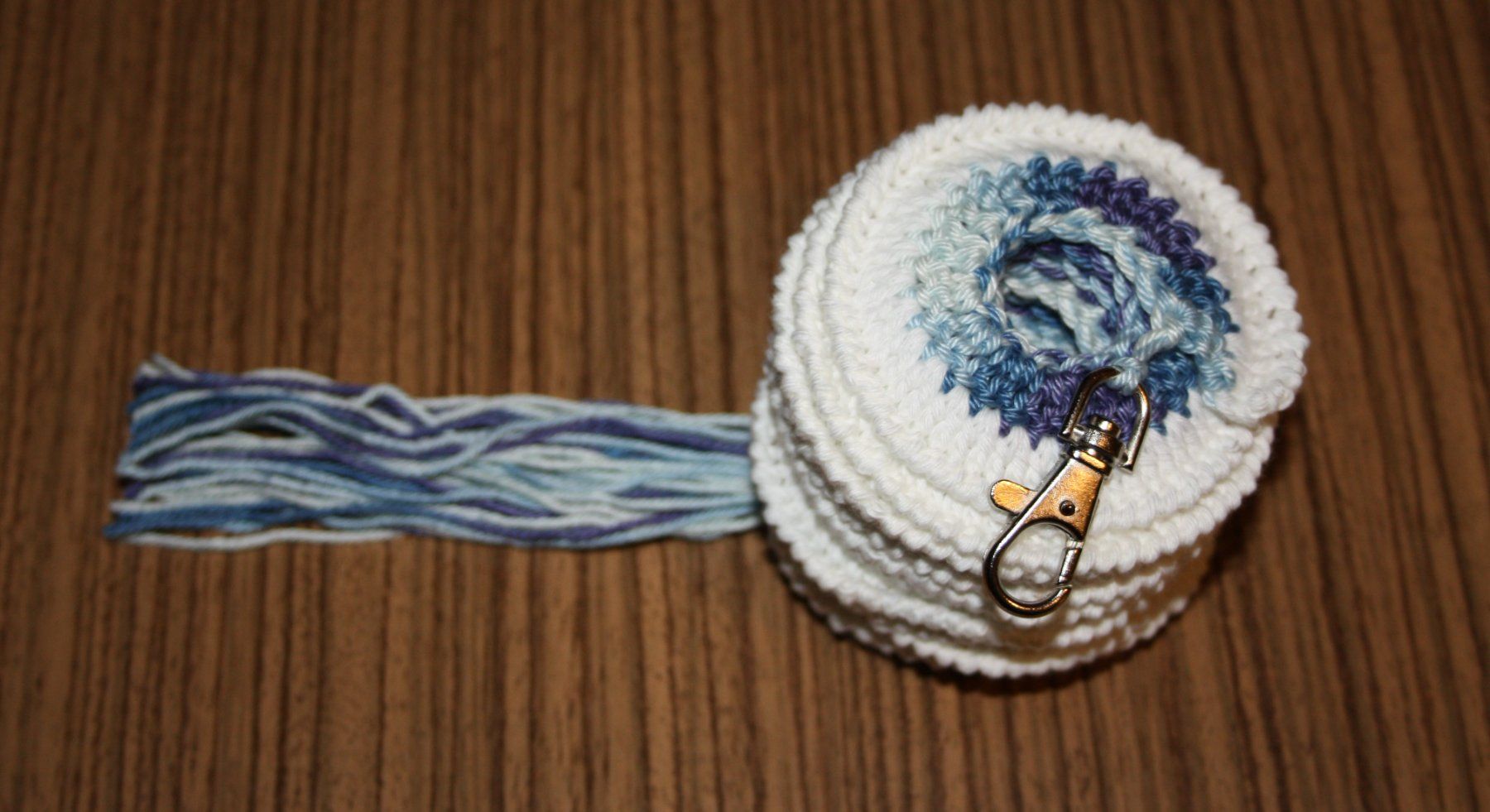 Altro in Decorazioni & Accessori: Windspiel Windspinner Swirles weiss-blau – Nuovo (secondo la descrizione) da Flüelen venduto da Alt-und-Neu 2
