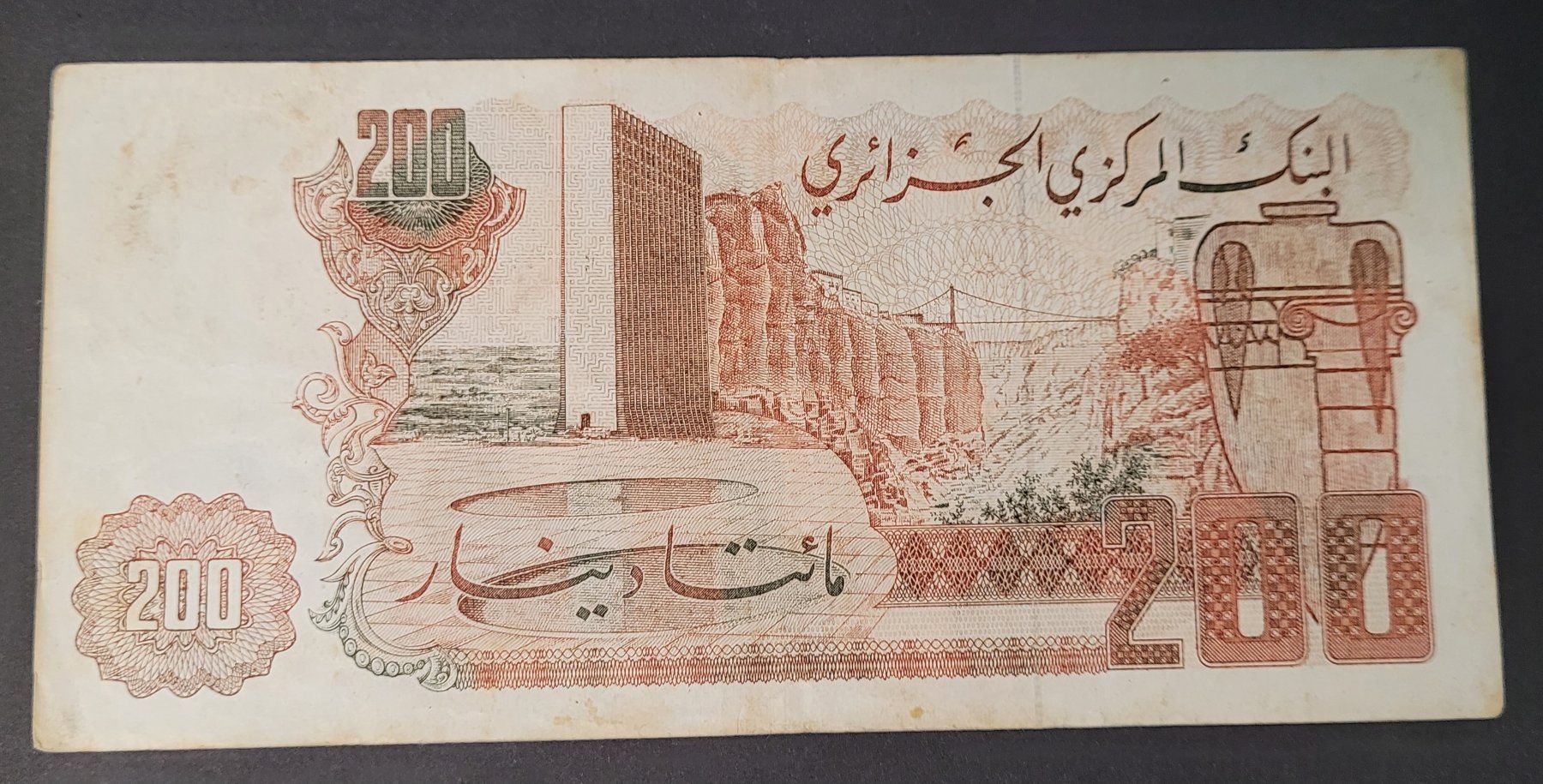 Banconote: 200 DINARS / ALGERIEN 1983 – Usato da Mumpf venduto da antonio_schweiz_961 1