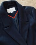 Mantel marineblau VILA mit rotem Streifen Rückseite