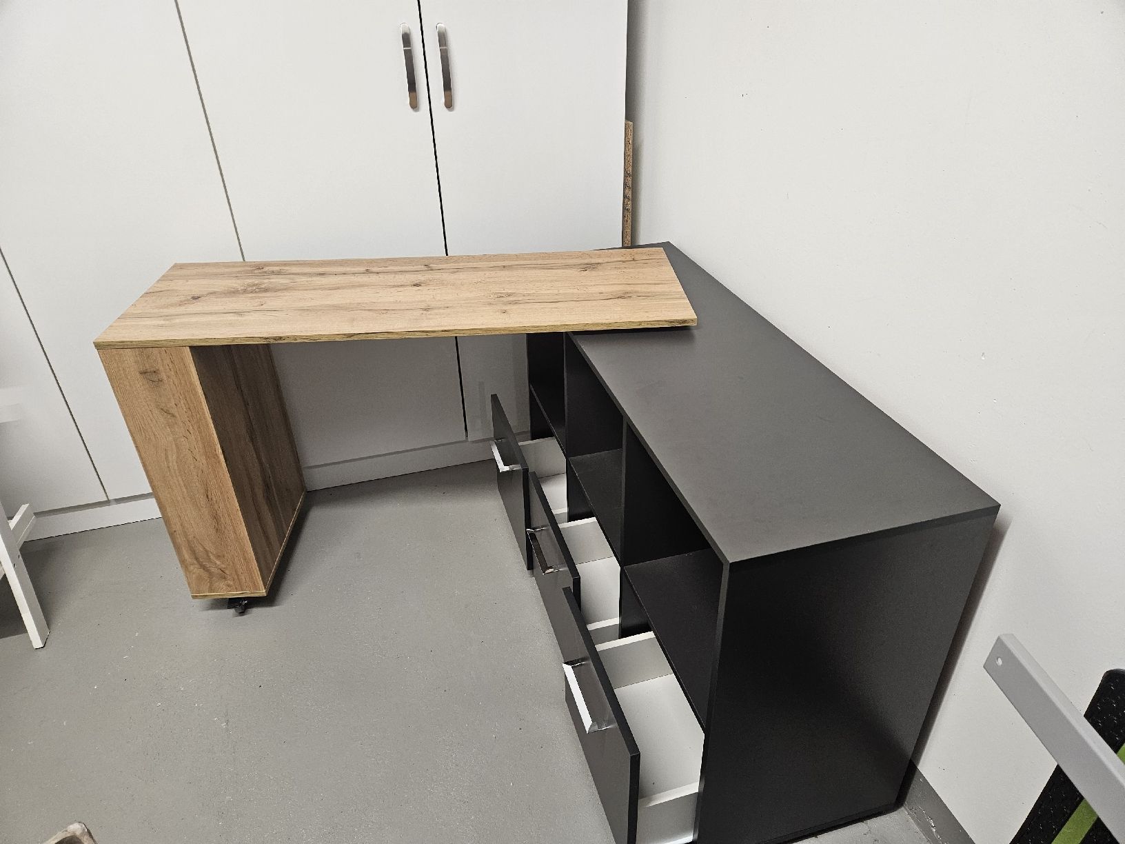 Bureaux: Bürotisch – D'occasion à Bad zurzach par Sanja015 2