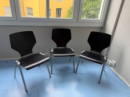 3 Schwarze Stühle
