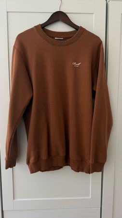 Brown Schnitt sweatshirt cozy and stylish fall vibes