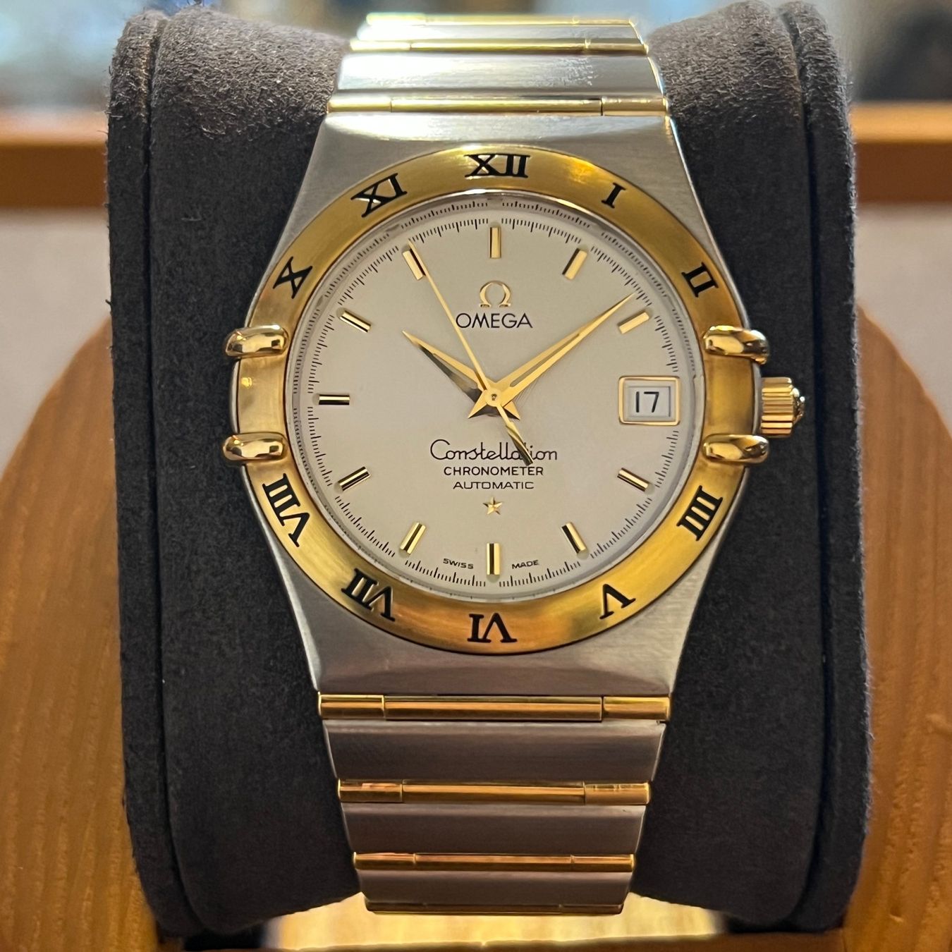 Omega Montres: FLASH SALE Omega Constellation Automatic Date Gold Bezel 120 – D'occasion à Carouge GE par Watchaser
