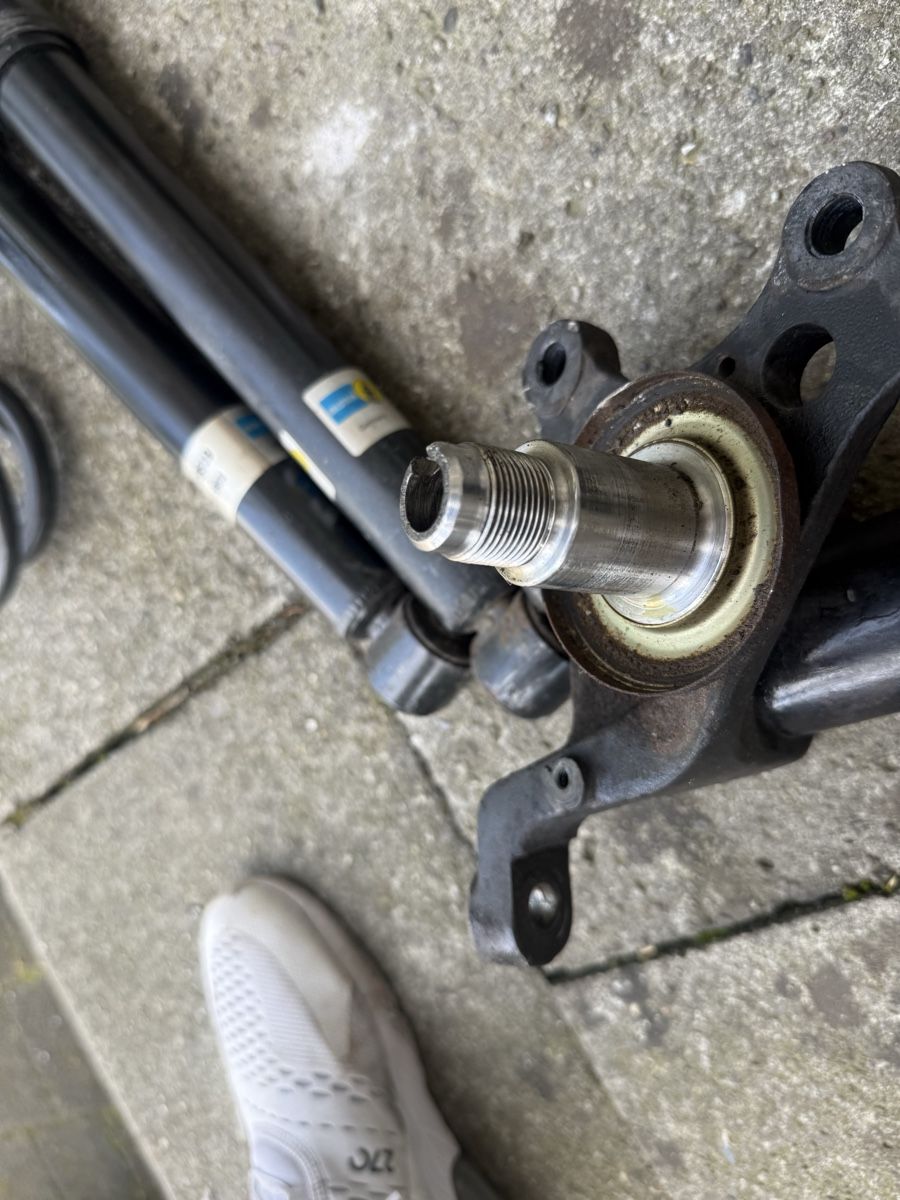 BMW Toutes les pièces auto: Originale Bmw e30 Federbeine mit Eibach Federn – D'occasion à Lachen SZ par joe_jkx8 7