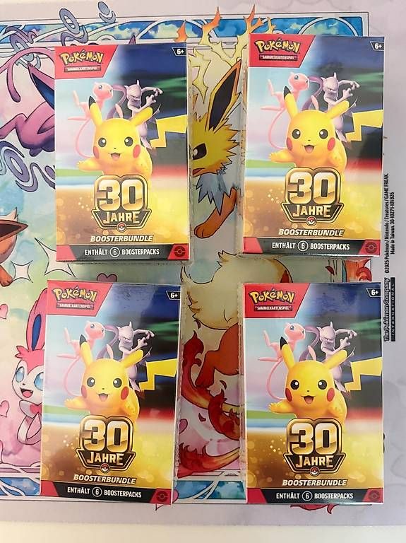 Cartes à collectionner: Pokemon 30th celebration BB DE 4x – Neuf avec emballage d'origine à Buchs AG par gia_8nqp