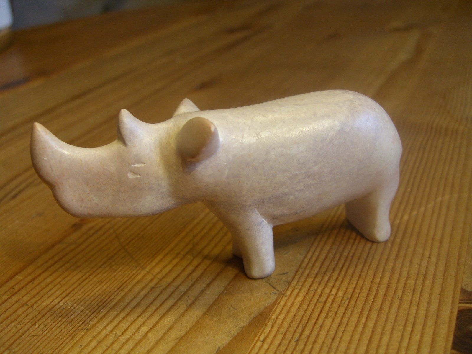 Figuren: hübsches Nashorn aus Stein, Handarbeit – Gebraucht aus Winterthur von Ghandi5 2