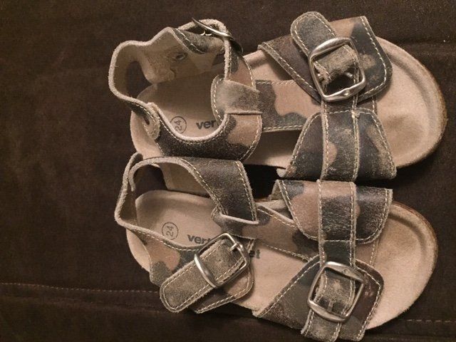Scarpe per ragazzi: Sandalen Militärlook Grösse 24 – Usato da Emmen venduto da Aribini 2
