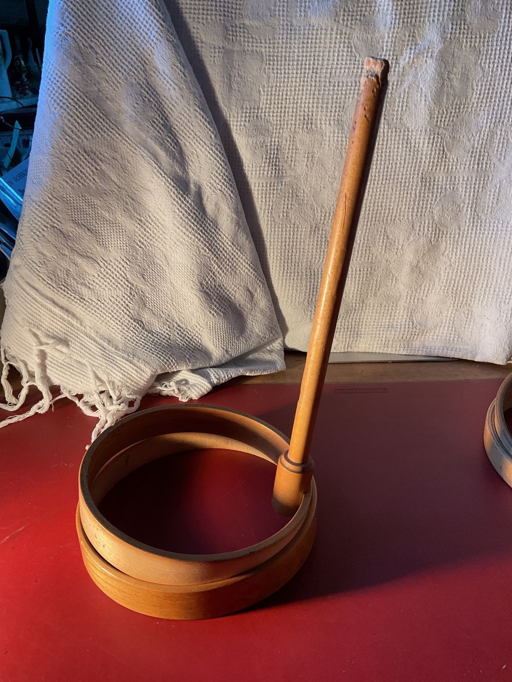 Cerchi da ricamo: 3 Stickrahmen, Holz, 2 ohne Halterung – Usato da Tecknau venduto da Gluschtikum 1