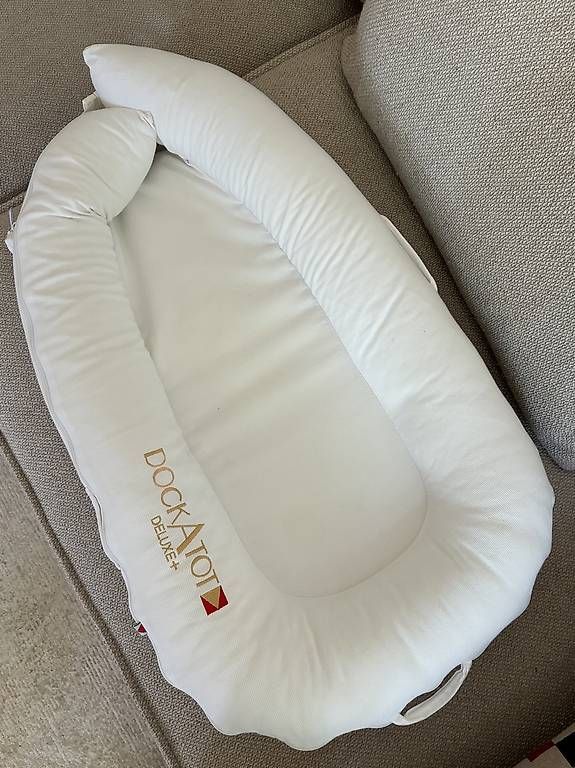 Letti: DockATot Deluxe Babynest weiss – Usato da Rüschlikon venduto da laras_closet