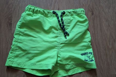 Badehose Knaben Grösse 110/116 Haie grün guter Zustand