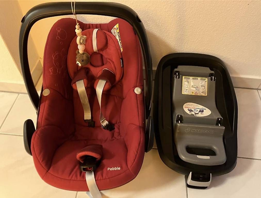 Seggiolini per auto: Babyschale Babysitz Maxi Cosi Pebble inklusive Isofix  – Usato da Rüschlikon venduto da kat_td6h